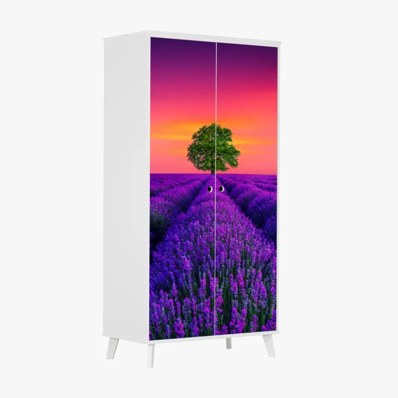 Schrankaufkleber lavendelfeld bei sonnenuntergang mit einsamem baum