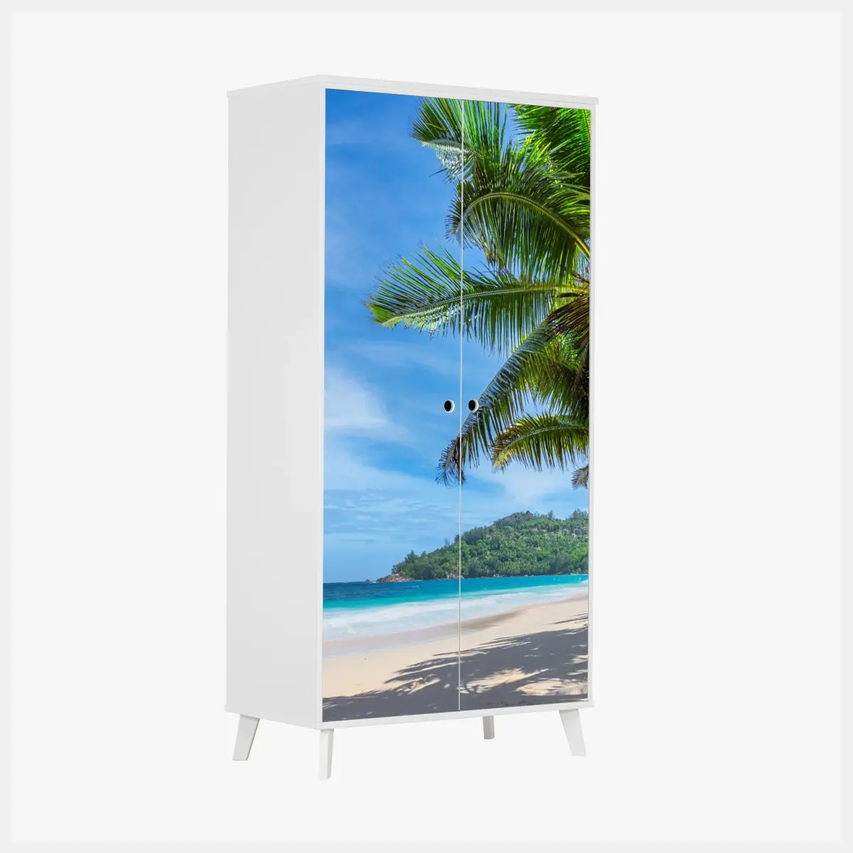 Schrankaufkleber tropischer strand mit palmen und segelboot – Pixers®