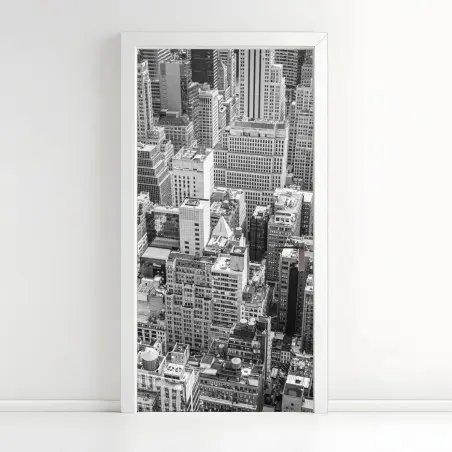Türaufkleber luftaufnahme einer städtischen skyline in schwarzweiß – Pixers®