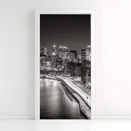Türaufkleber monochrome stadtsilhouette bei nacht – Pixers®