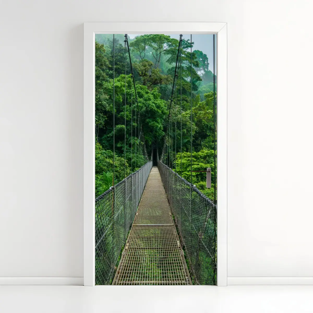Türaufkleber hängende brücke im dichten dschungel – Pixers®