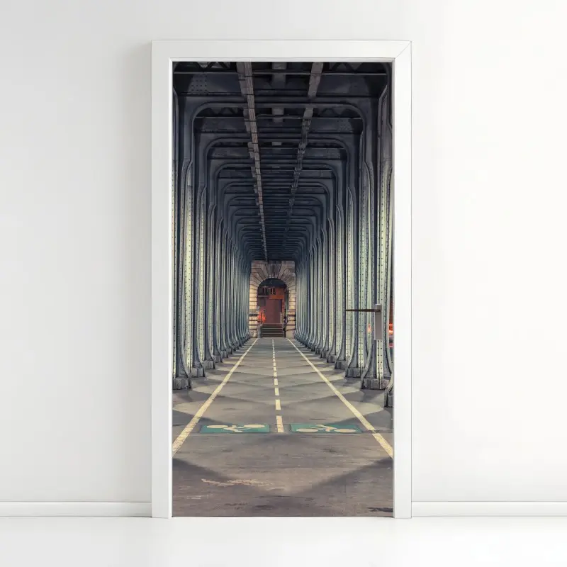 Türaufkleber symmetrischer stahlkorridor einer brücke bei nacht