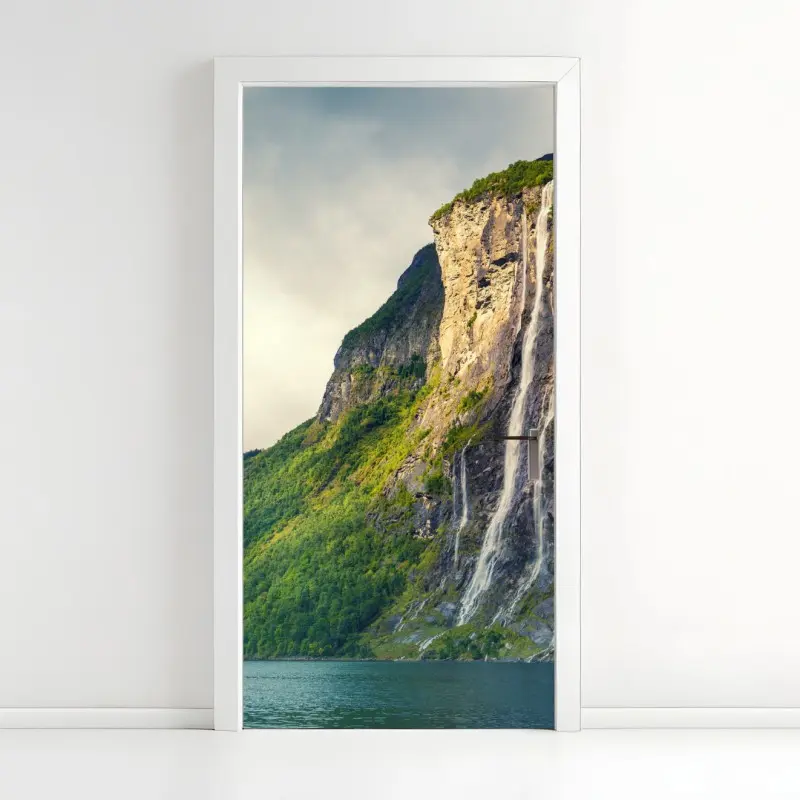 Türaufkleber wasserfälle an fjordklippen