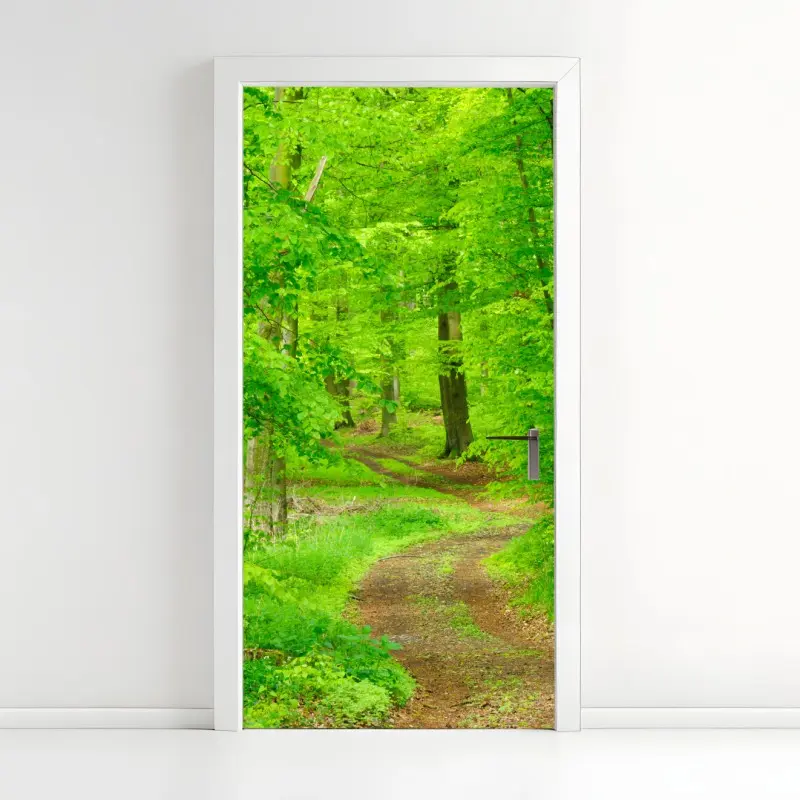 Türaufkleber ruhiger waldweg im frühling