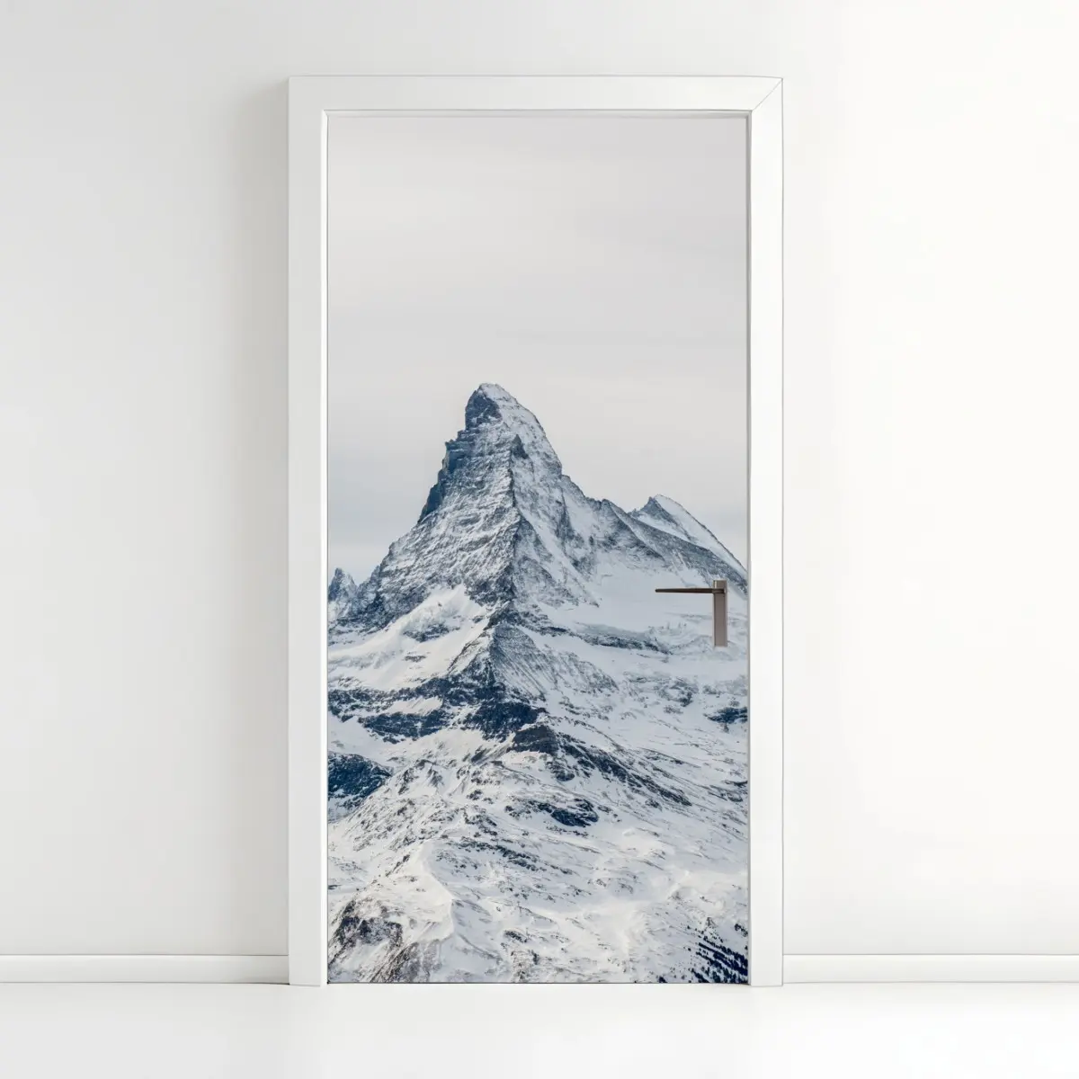 Türaufkleber majestätischer schneebedeckter berggipfel – Pixers®