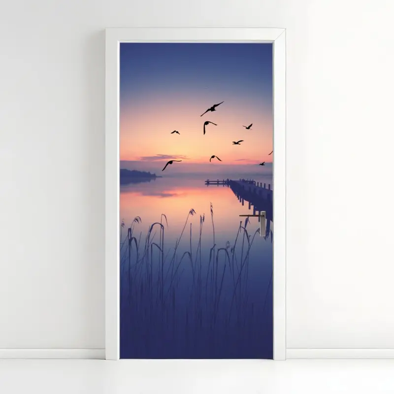 Türaufkleber ruhiger sonnenaufgang am see mit vögeln