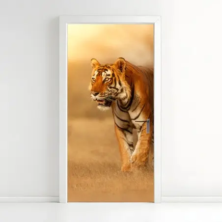 Türaufkleber majestätischer tiger im goldenen licht – Pixers®