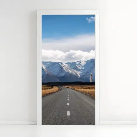 Türaufkleber straße zur schneebedeckten bergwelt, Neuseeland – Pixers®