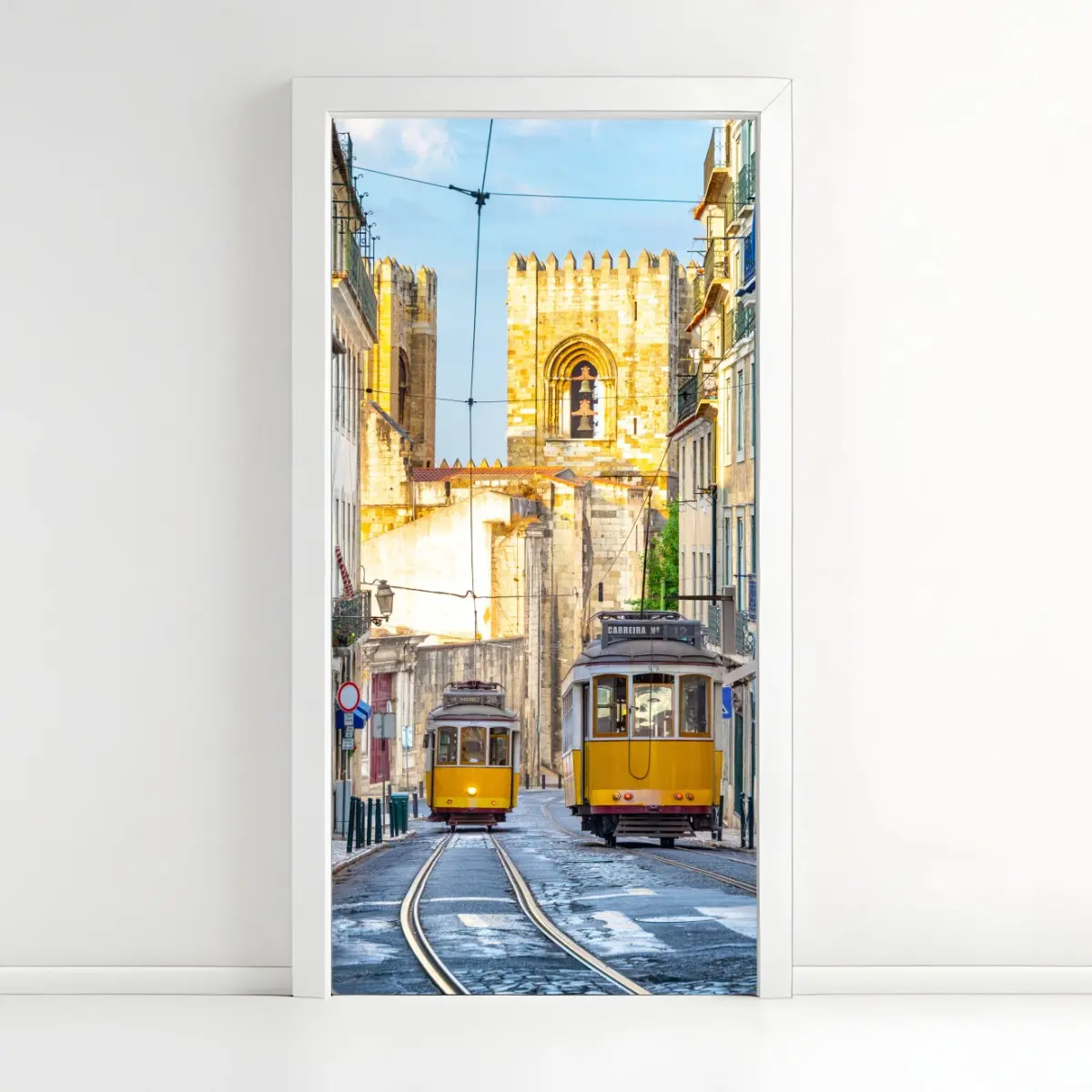 Türaufkleber sonnige straßenbahnen in Lissabon – Pixers®