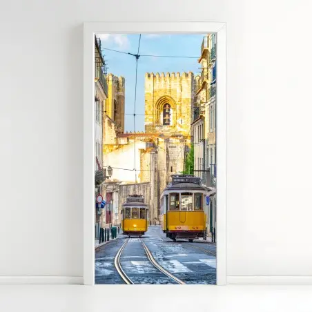 Türaufkleber sonnige straßenbahnen in Lissabon – Pixers®