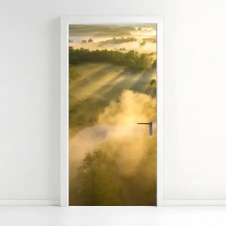 Türaufkleber goldener morgen über nebligem fluss – Pixers®