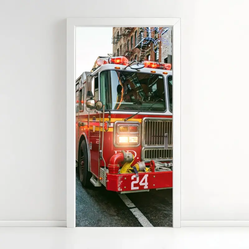 Türaufkleber feuerwehrautos auf einer straße in Manhattan, New York