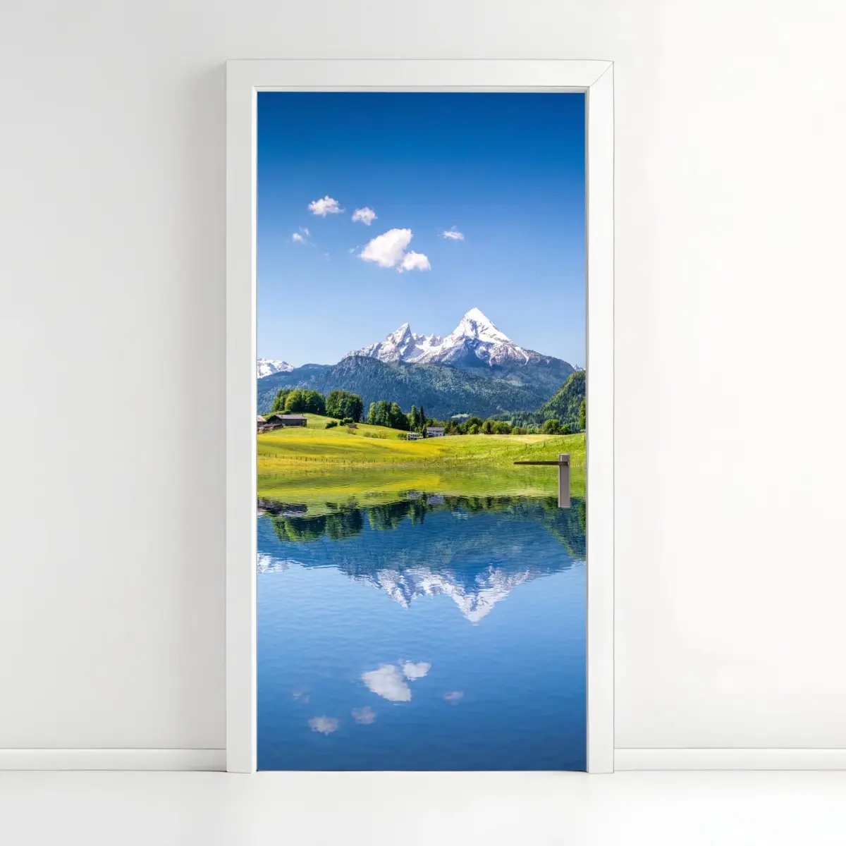Türaufkleber alpenpanorama mit spiegelung im see – Pixers®