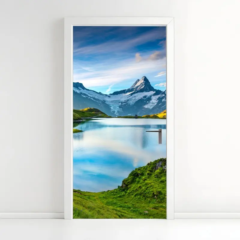 Türaufkleber ruhiger alpensee vor dem Wetterhorn, Schweiz