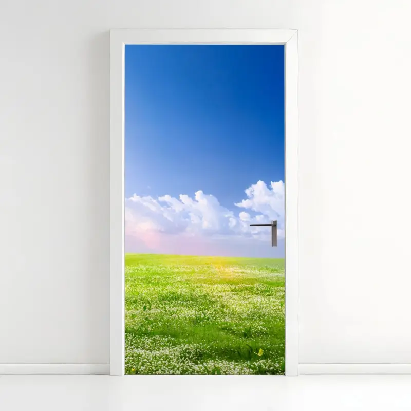 Türaufkleber sonnige frühlingswiese unter blauem himmel