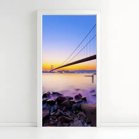 Türaufkleber goldener sonnenuntergang über hängebrücke – Pixers®
