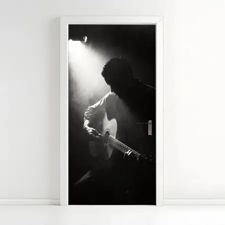 Türaufkleber silhouette eines gitaristen im scheinwerferlicht – Pixers®