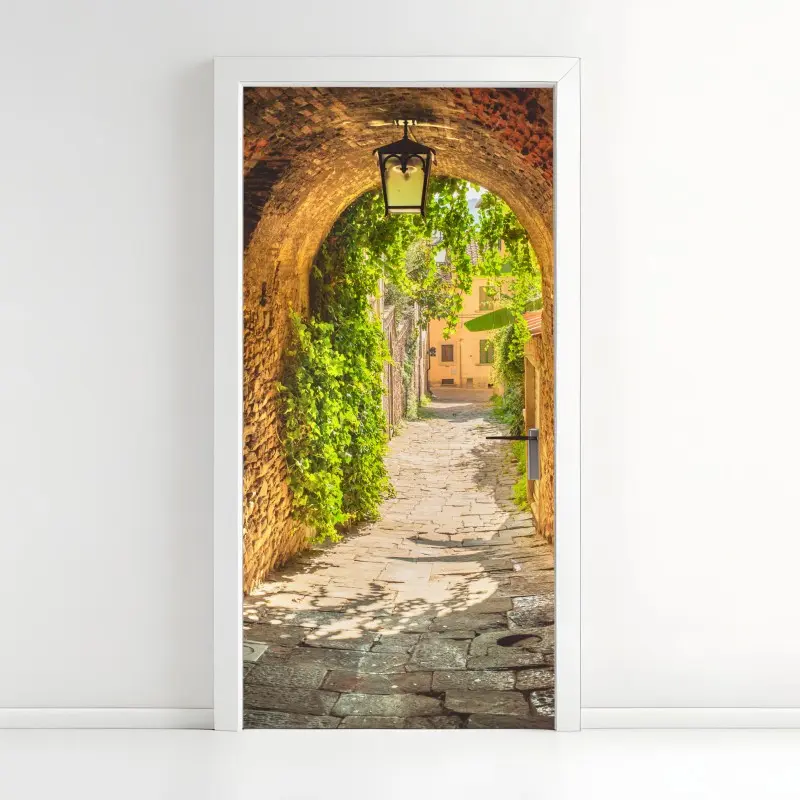 Türaufkleber sonnige gasse in der Toskana