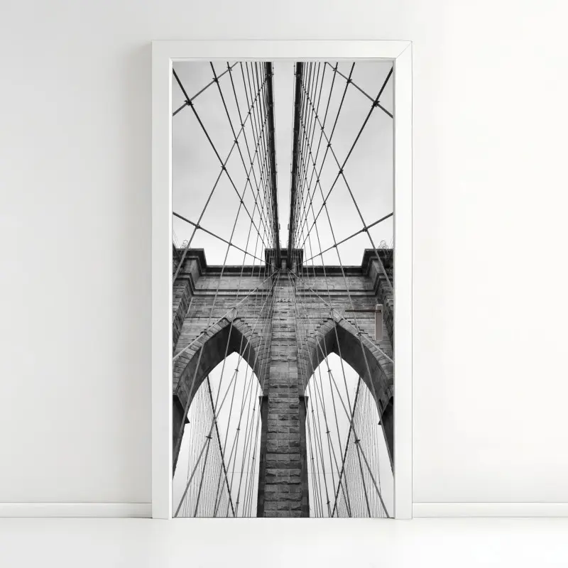 Türaufkleber perspektive der Brooklyn Bridge in monochrom