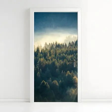 Türaufkleber nebliger kiefernwald im morgenlicht – Pixers®