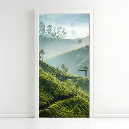 Türaufkleber neblige teeplantagen auf den hügeln von Munnar – Pixers®