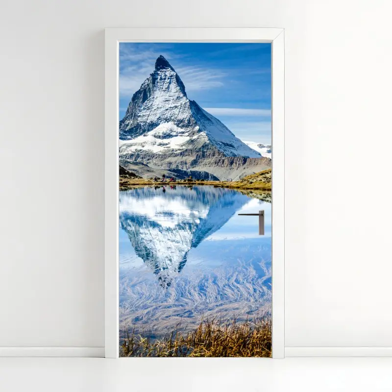 Türaufkleber majestätisches Matterhorn im spiegel eines alpensees
