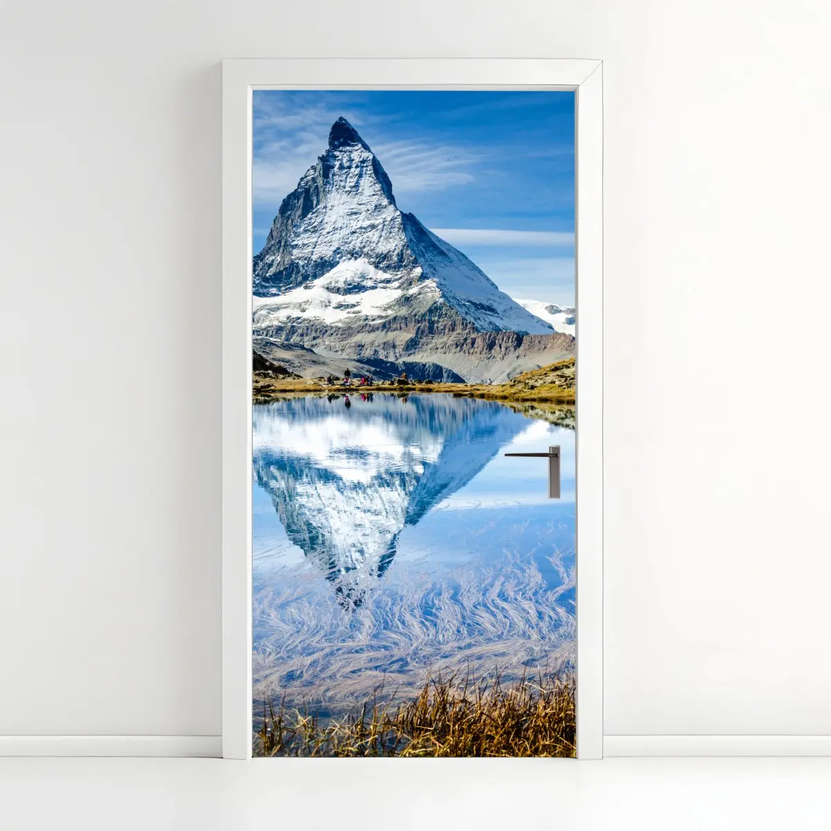 Türaufkleber majestätisches Matterhorn im spiegel eines alpensees – Pixers®