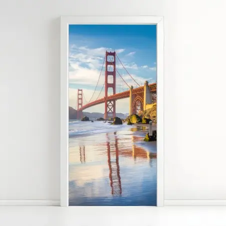 Türaufkleber Golden Gate Bridge reflektiert am strand – Pixers®
