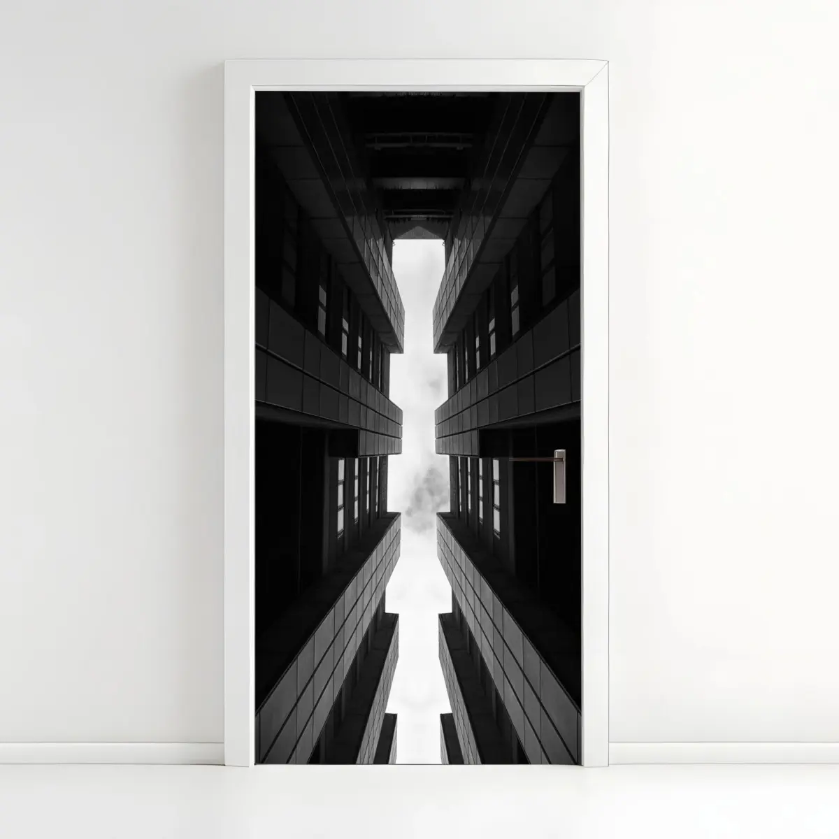 Türaufkleber vertikale städtische symmetrie in monochrom – Pixers®