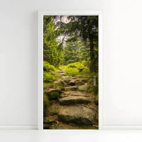 Türaufkleber ruhiger waldweg durch nadelwald – Pixers®