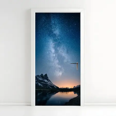 Türaufkleber milchstraße über bergspiegelung – Pixers®