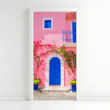 Türaufkleber leuchtende rosa fassade mit blauer tür – Pixers®