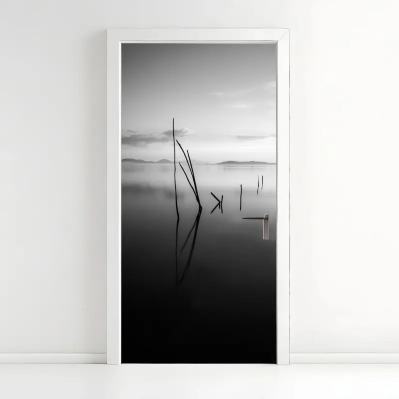 Türaufkleber ruhiger monochromer see mit reflexionen