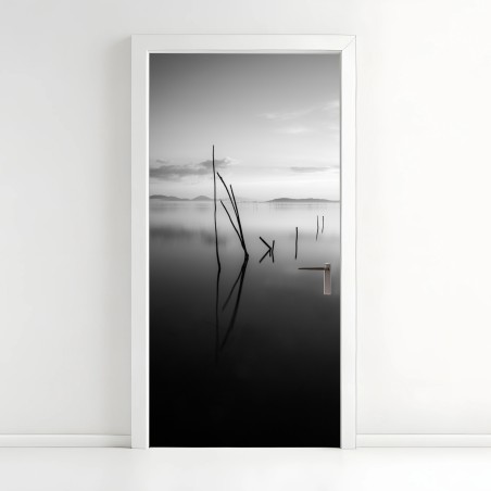 Türaufkleber ruhiger monochromer see mit reflexionen – Pixers®