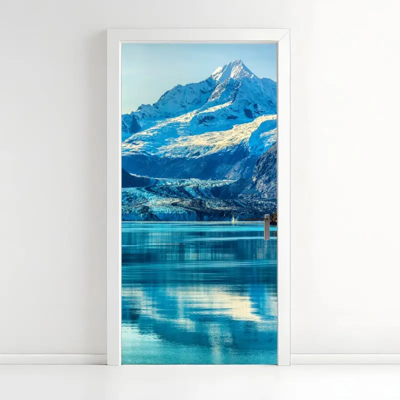 Türaufkleber majestätischer alpiner gletscher mit spiegelung