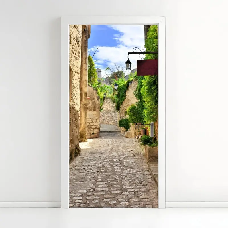 Türaufkleber reizende kopfsteinpflasterstraße in Les Baux de Provence
