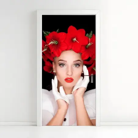 Türaufkleber elegantes porträt mit rotem blumenkranz – Pixers®