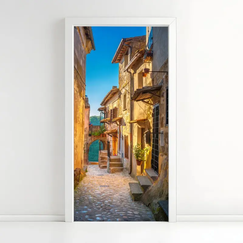 Türaufkleber sonnenbeschienene gasse in der Toskana