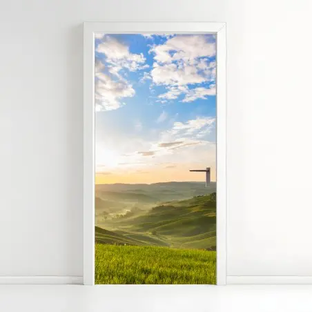 Türaufkleber sonnenaufgang über nebligen hügeln – Pixers®