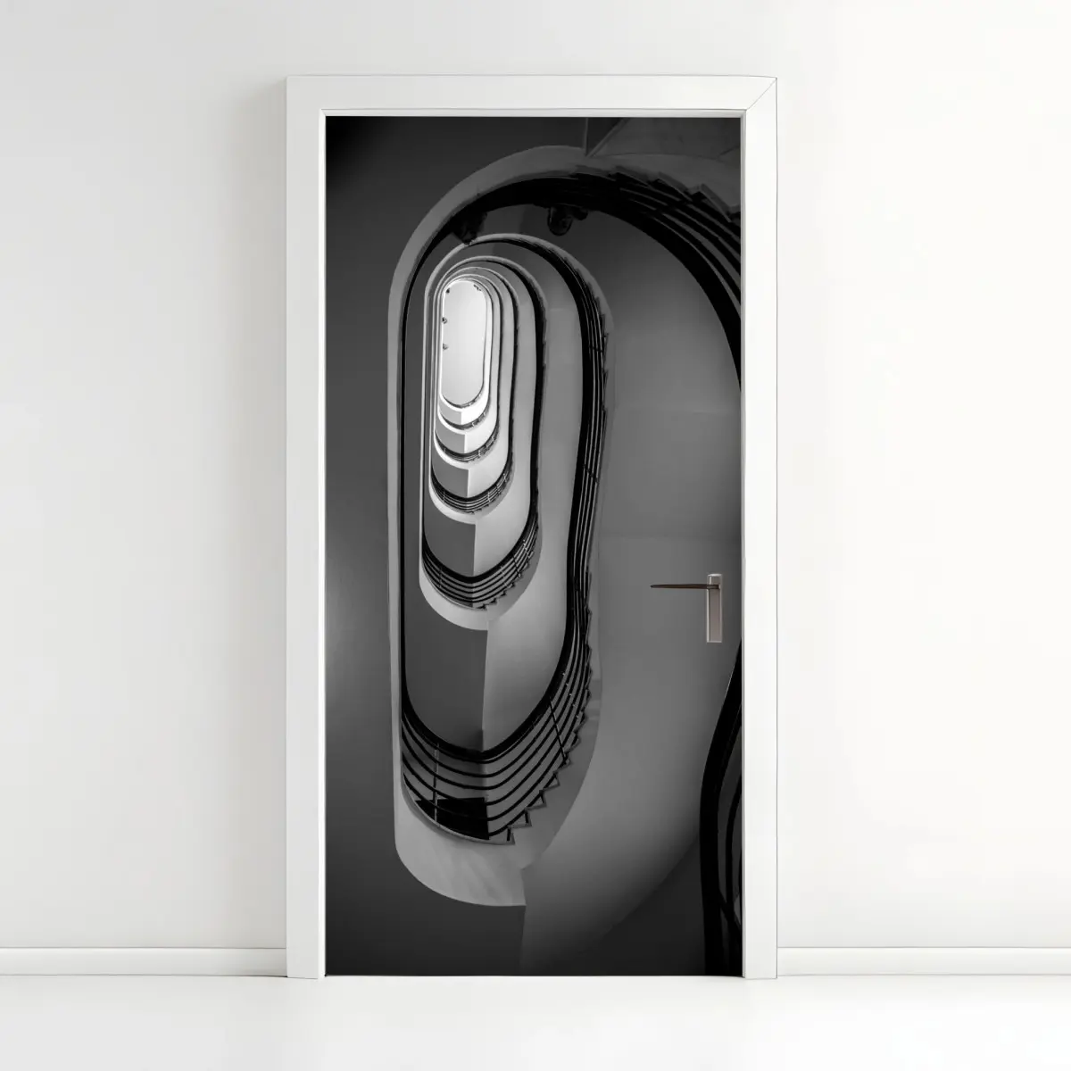 Türaufkleber spiraltreppe perspektive in schwarzweiß – Pixers®