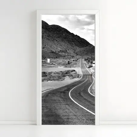 Türaufkleber gewundene straße durch die berge – Pixers®