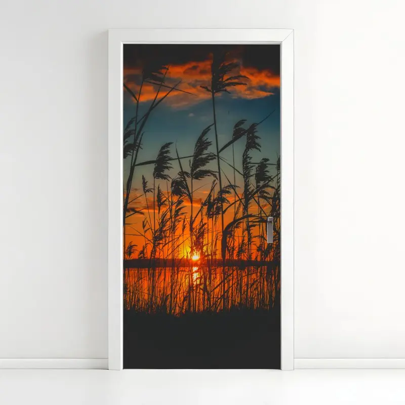 Türaufkleber sonnenuntergang am see mit schilf-silhouette