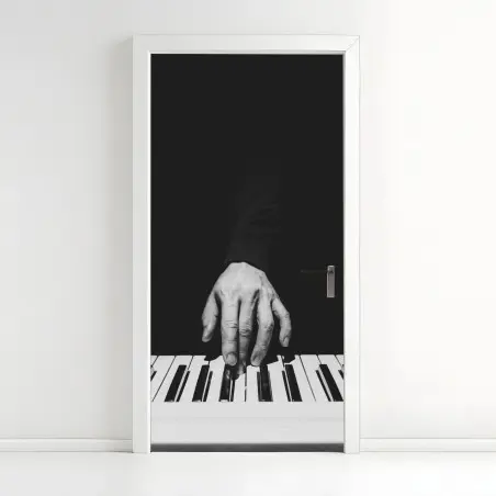 Türaufkleber monochromes nahaufnahme einer hand am klavier – Pixers®
