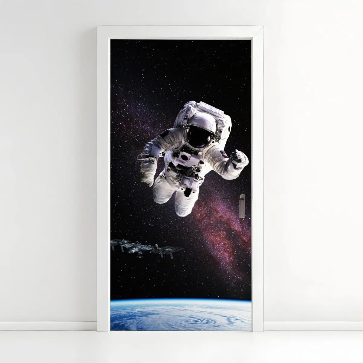 Türaufkleber astronaut über der Erde und galaxie – Pixers®
