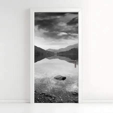 Türaufkleber ruhiger bergsee mit spiegelung – Pixers®