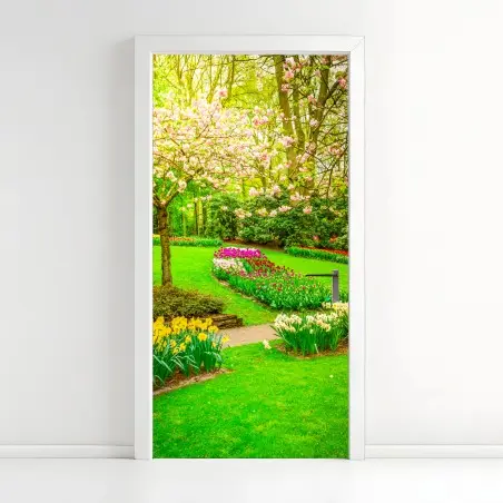 Türaufkleber frühlingsgarten in blüte: tulpen und kirschblüten – Pixers®