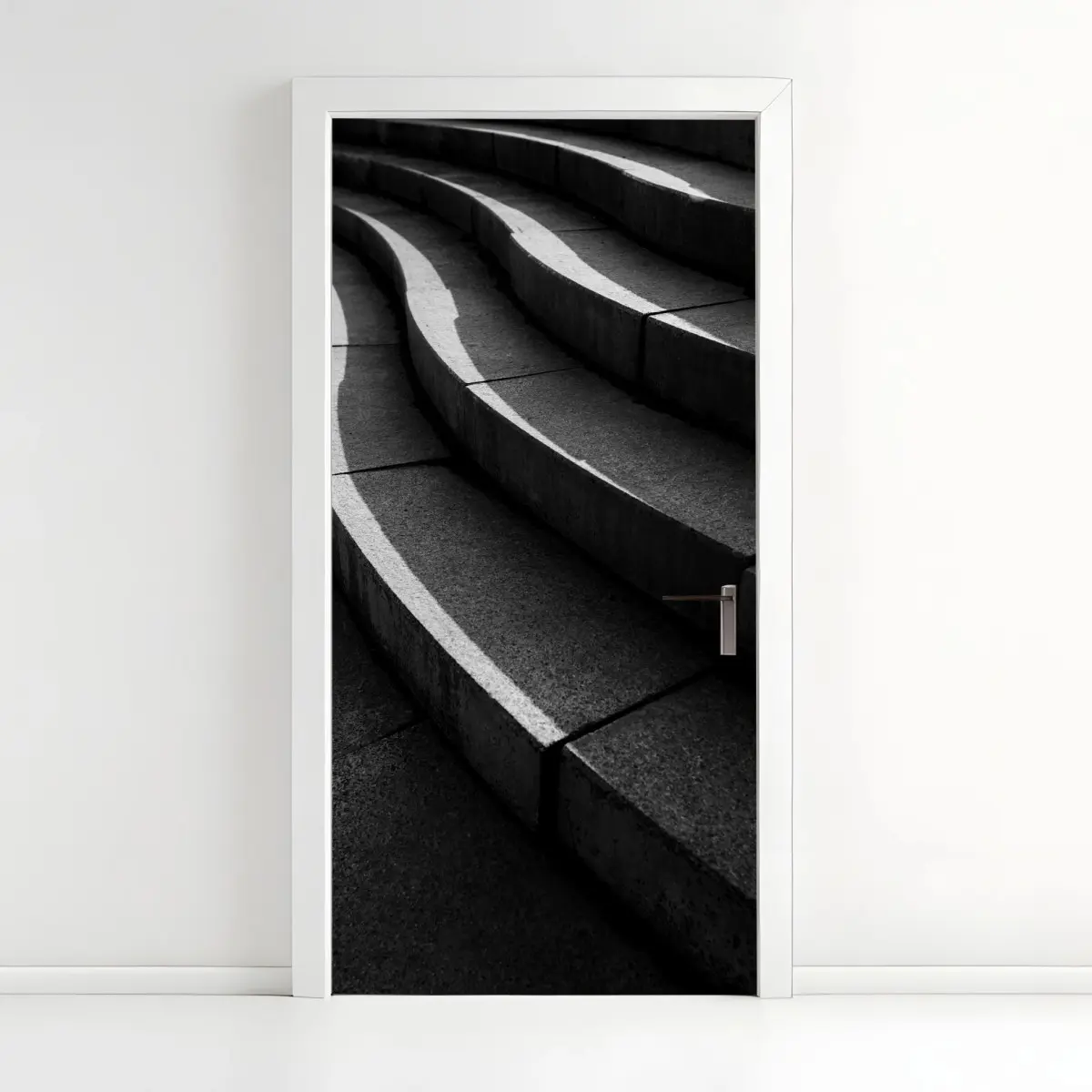 Türaufkleber geschwungene betontreppe im schatten – Pixers®