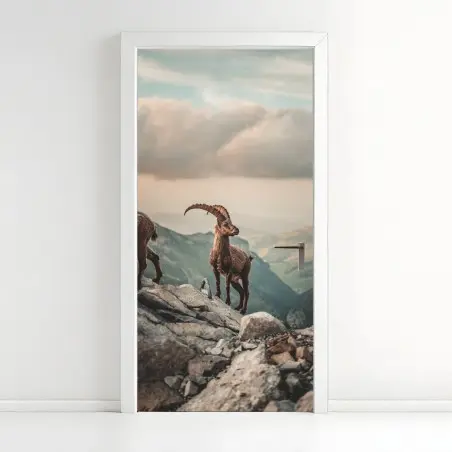 Türaufkleber alpensteinbock auf felsigem kamm – Pixers®