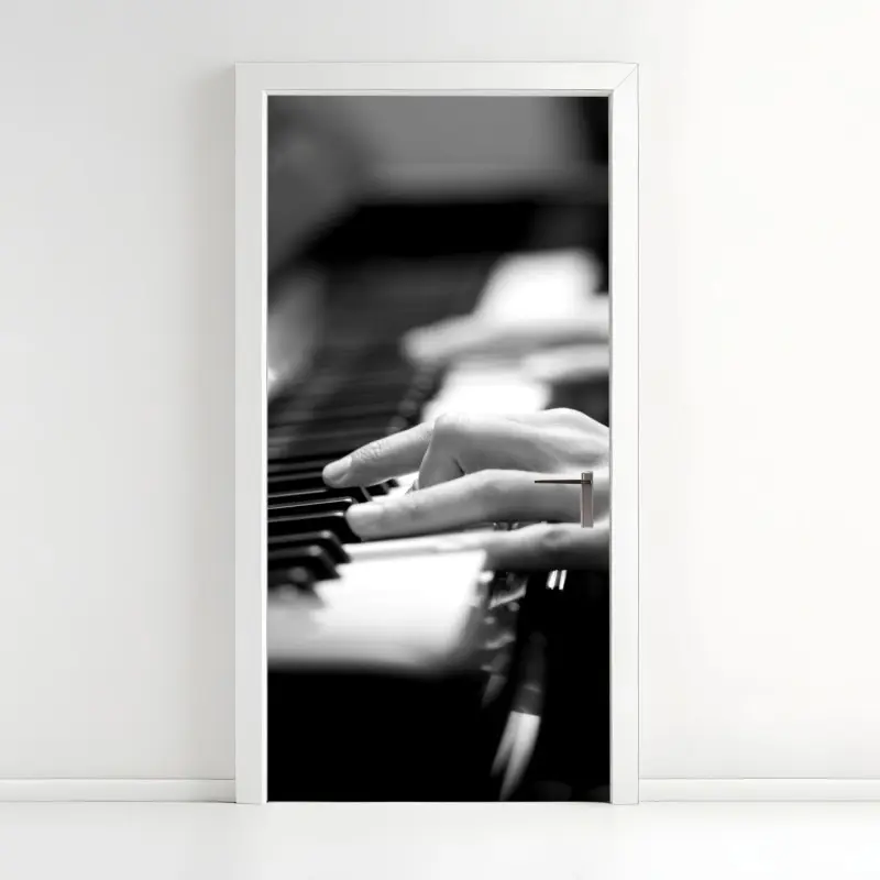 Türaufkleber intime hände auf klaviertasten in monochrom