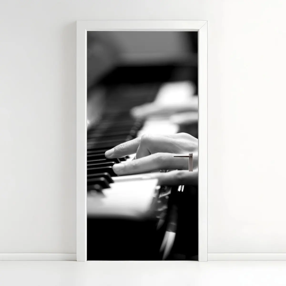 Türaufkleber intime hände auf klaviertasten in monochrom – Pixers®